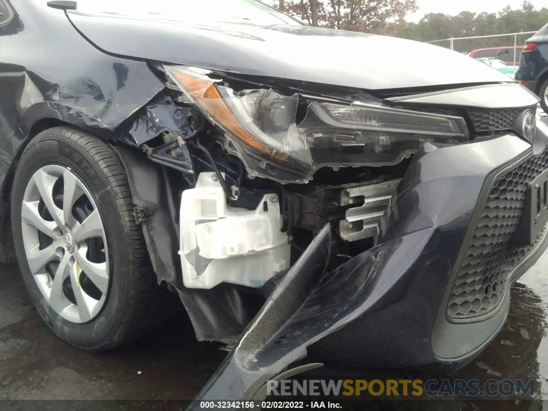 6 Photograph of a damaged car 5YFEPRAE5LP115378 TOYOTA COROLLA 2020