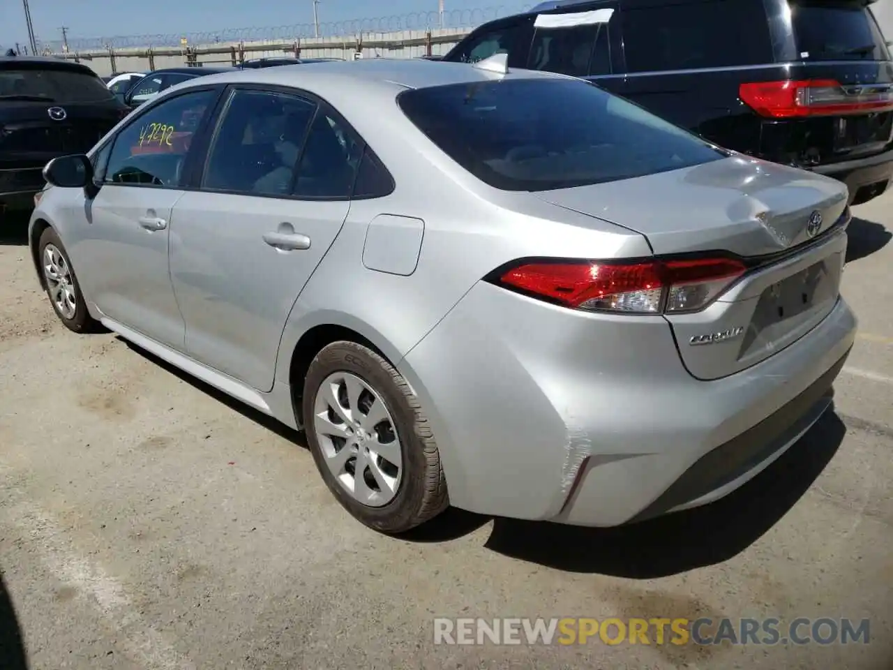 3 Photograph of a damaged car 5YFEPRAE5LP116675 TOYOTA COROLLA 2020