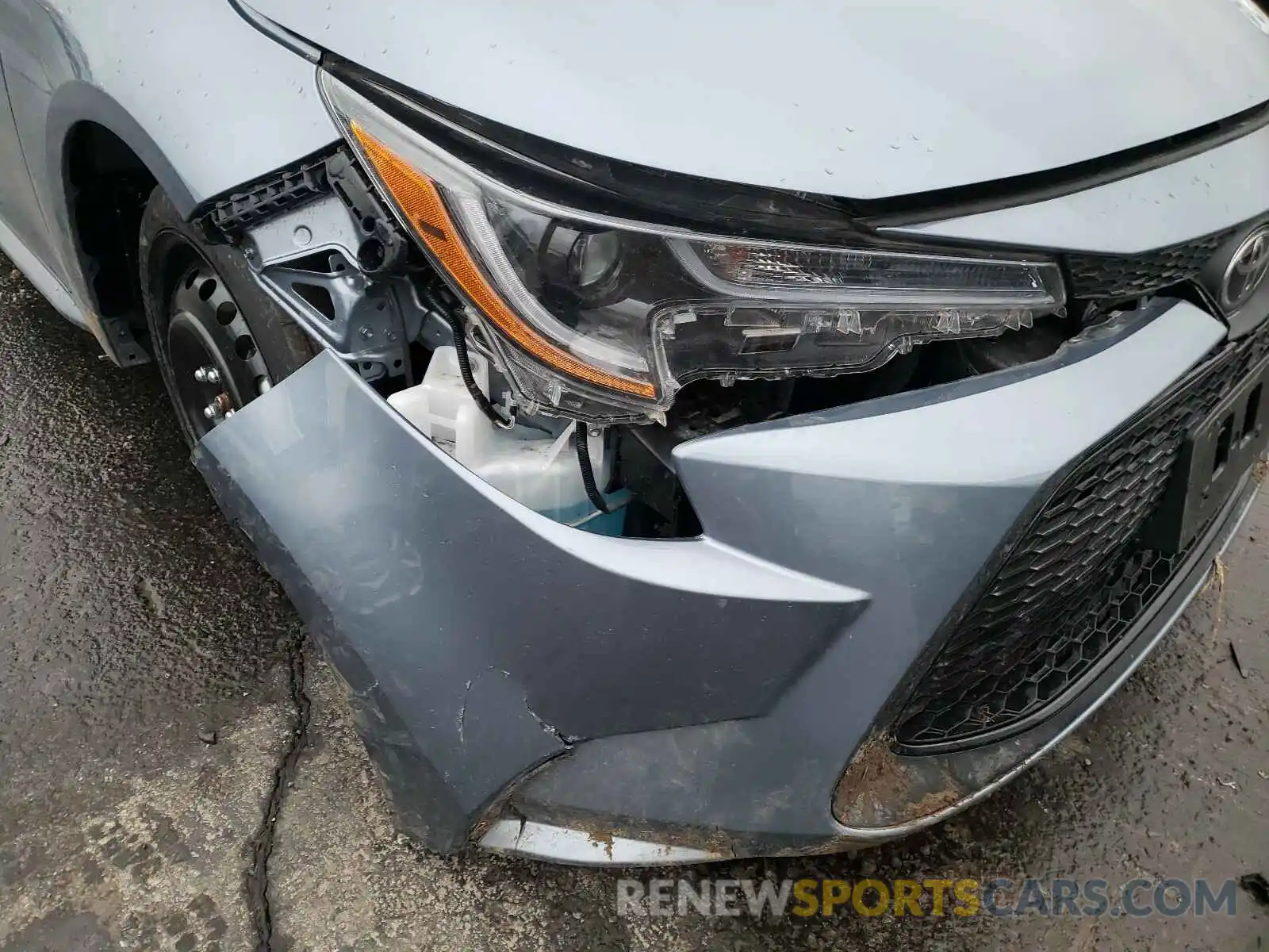 9 Photograph of a damaged car 5YFEPRAE5LP117633 TOYOTA COROLLA 2020