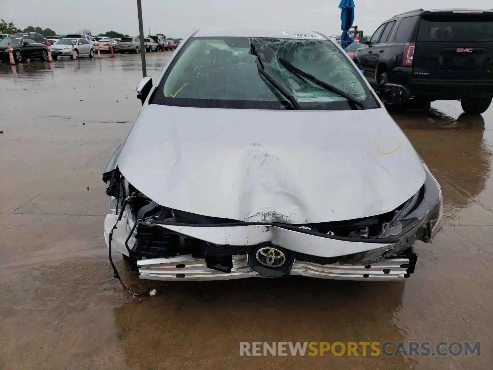 9 Photograph of a damaged car 5YFEPRAE5LP117700 TOYOTA COROLLA 2020