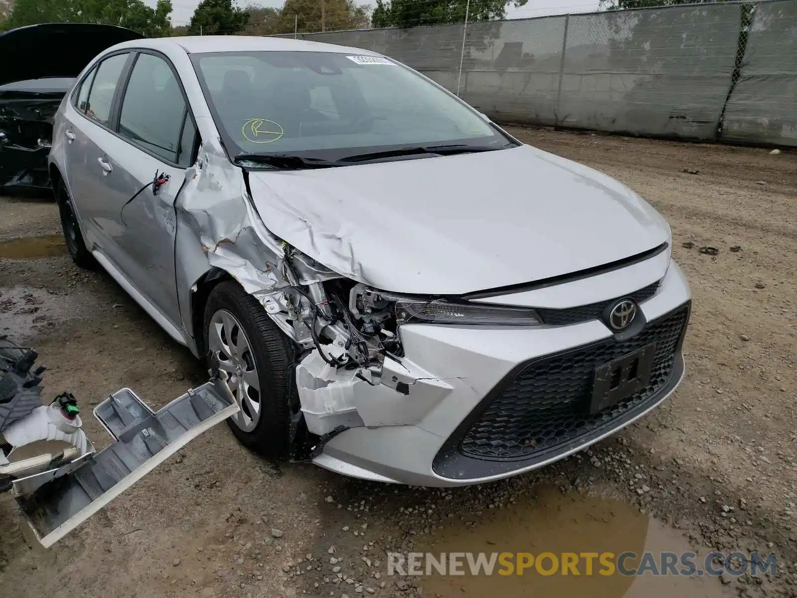 1 Photograph of a damaged car 5YFEPRAE5LP117812 TOYOTA COROLLA 2020