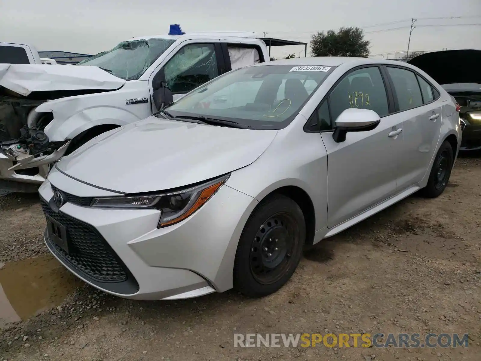 2 Photograph of a damaged car 5YFEPRAE5LP117812 TOYOTA COROLLA 2020