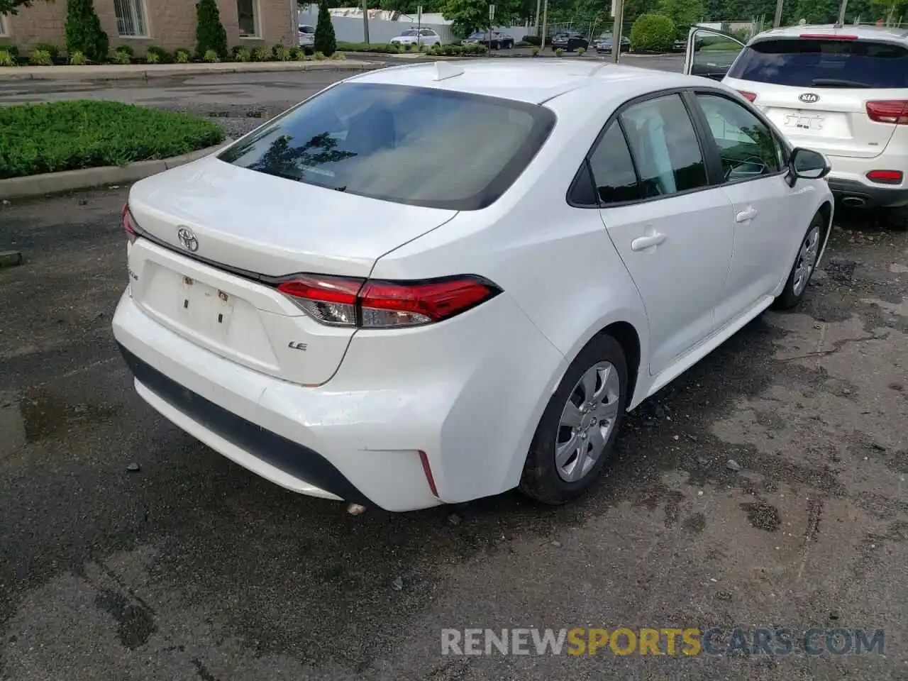 4 Photograph of a damaged car 5YFEPRAE5LP120760 TOYOTA COROLLA 2020