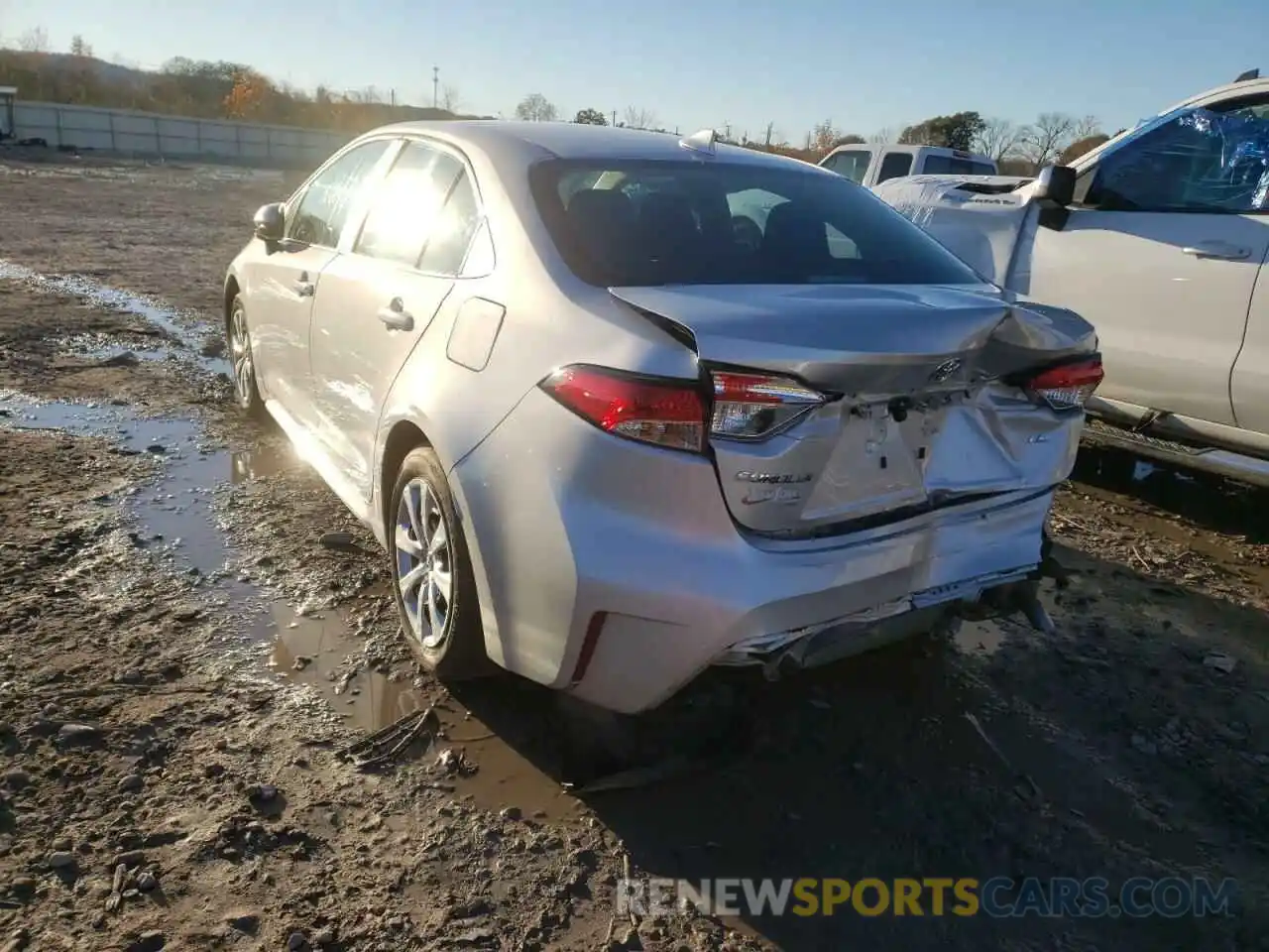 3 Photograph of a damaged car 5YFEPRAE5LP121942 TOYOTA COROLLA 2020