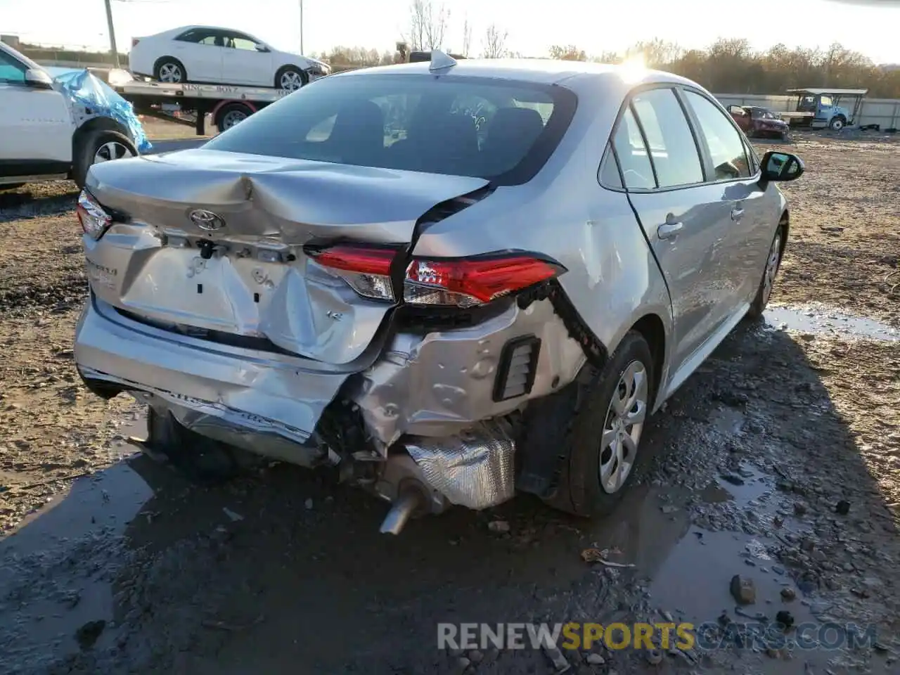 4 Photograph of a damaged car 5YFEPRAE5LP121942 TOYOTA COROLLA 2020