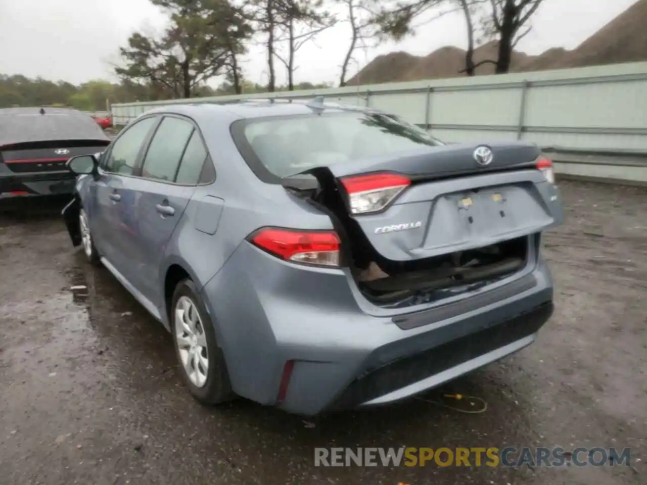 3 Photograph of a damaged car 5YFEPRAE5LP123528 TOYOTA COROLLA 2020