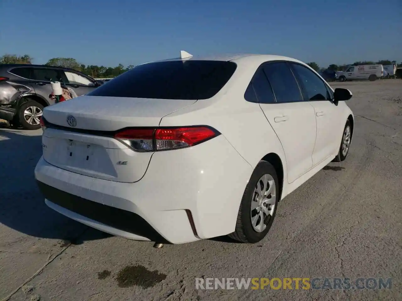 4 Photograph of a damaged car 5YFEPRAE5LP126817 TOYOTA COROLLA 2020