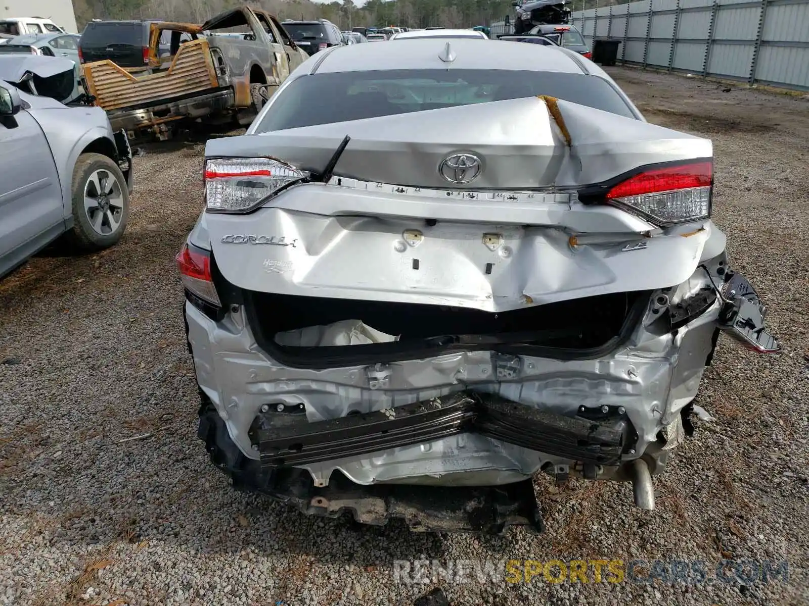 9 Photograph of a damaged car 5YFEPRAE5LP129068 TOYOTA COROLLA 2020