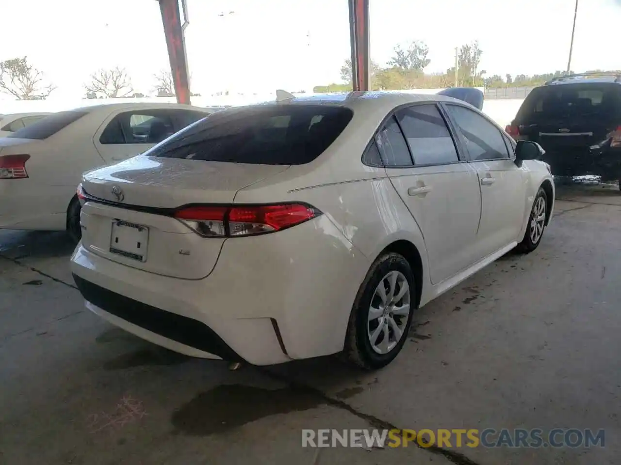 4 Photograph of a damaged car 5YFEPRAE5LP130298 TOYOTA COROLLA 2020