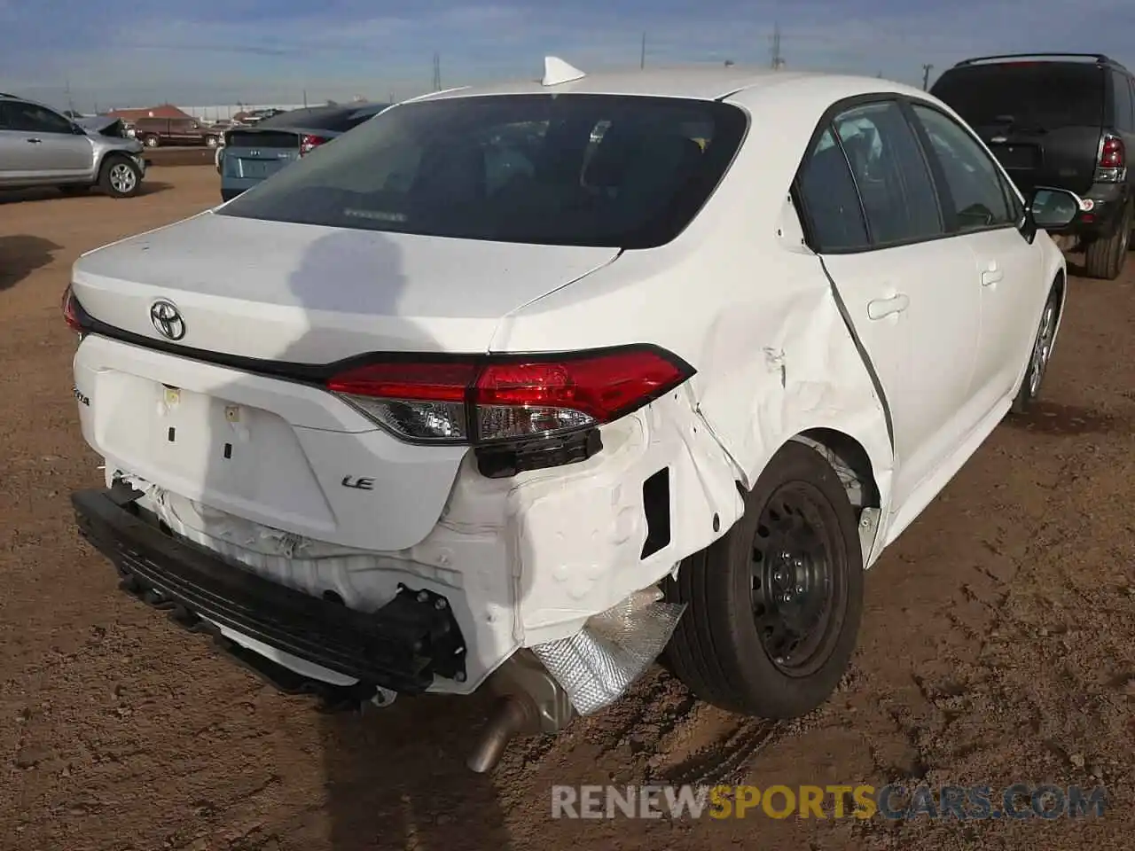 4 Photograph of a damaged car 5YFEPRAE5LP134304 TOYOTA COROLLA 2020