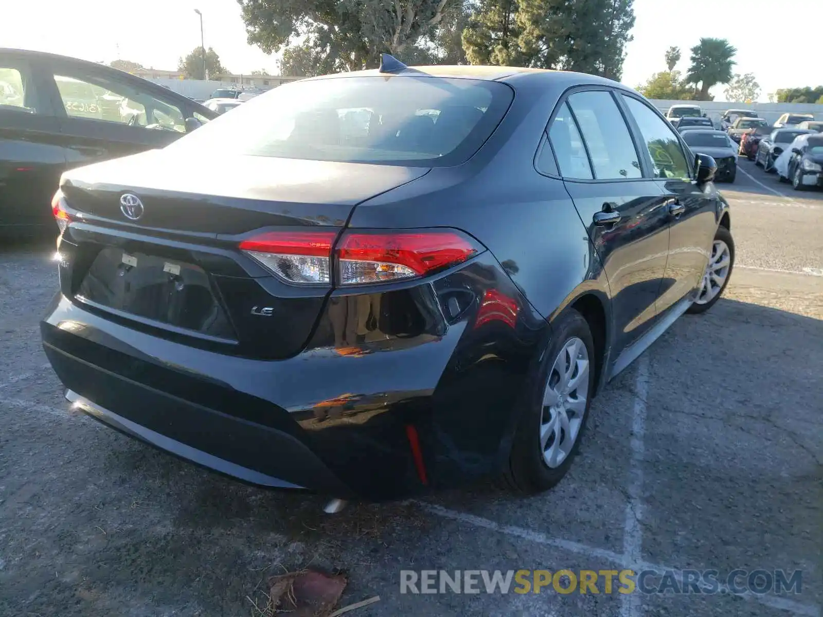 4 Photograph of a damaged car 5YFEPRAE5LP135419 TOYOTA COROLLA 2020