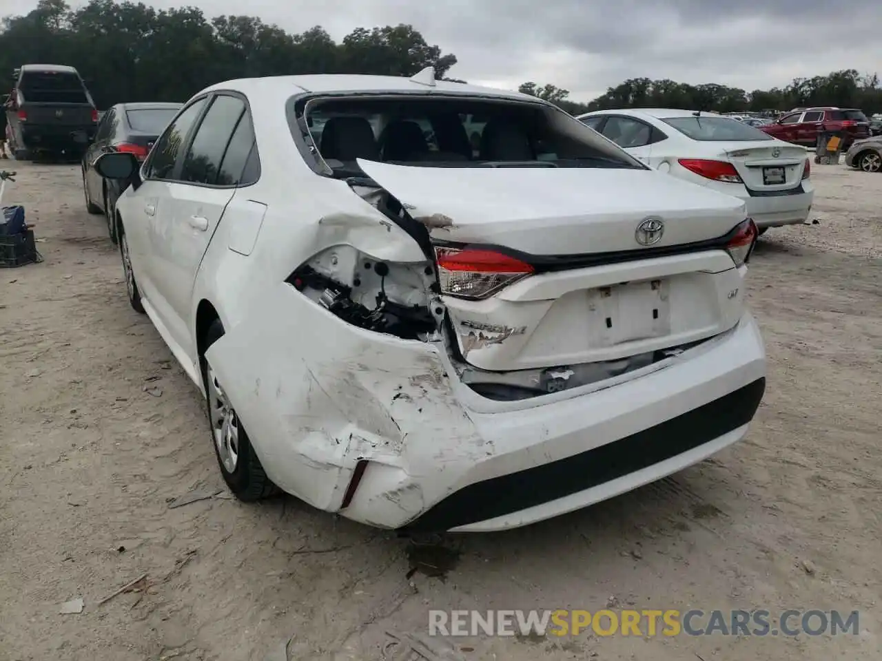 3 Photograph of a damaged car 5YFEPRAE5LP138661 TOYOTA COROLLA 2020