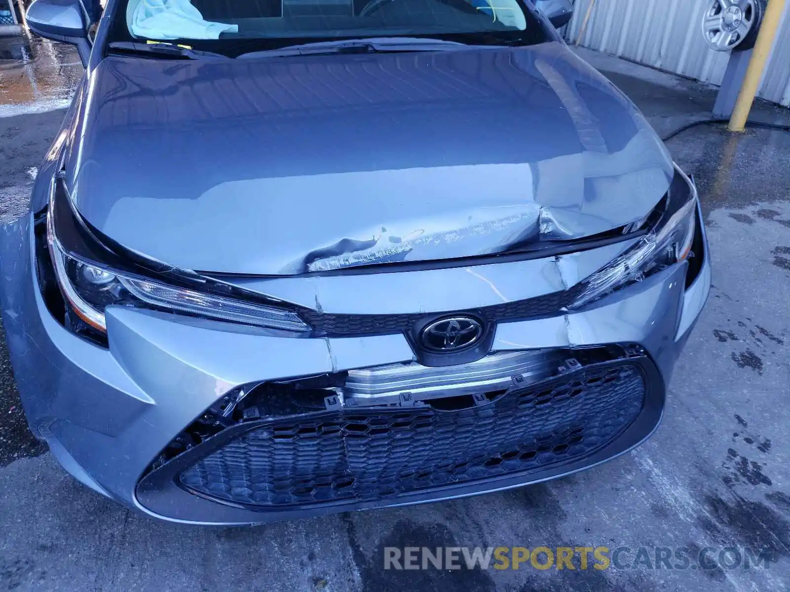 9 Photograph of a damaged car 5YFEPRAE5LP138840 TOYOTA COROLLA 2020