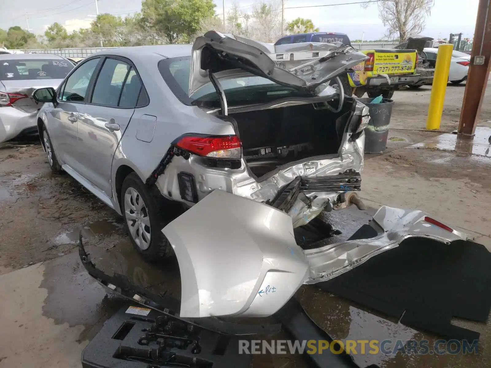 3 Photograph of a damaged car 5YFEPRAE5LP140510 TOYOTA COROLLA 2020