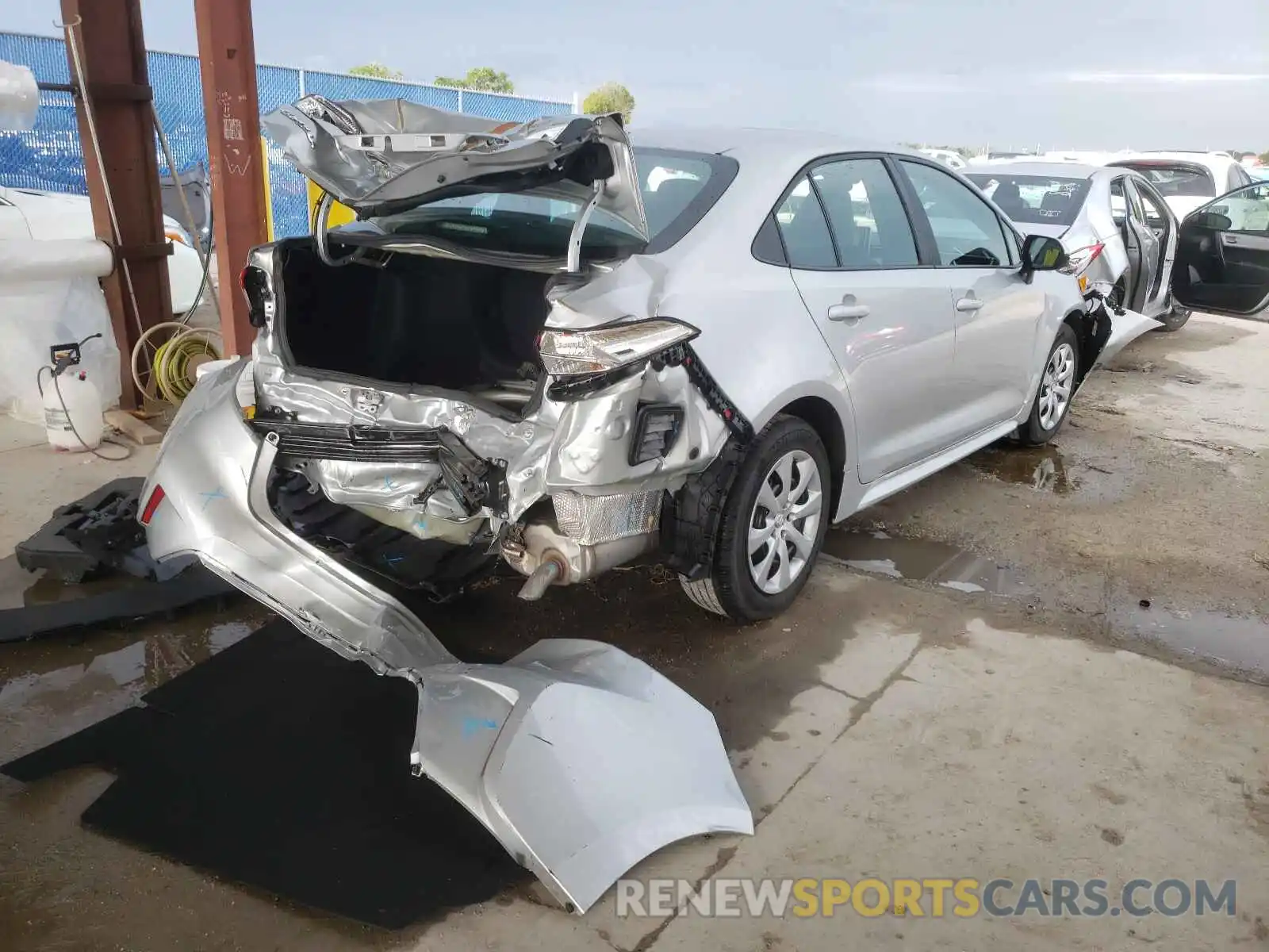 4 Photograph of a damaged car 5YFEPRAE5LP140510 TOYOTA COROLLA 2020