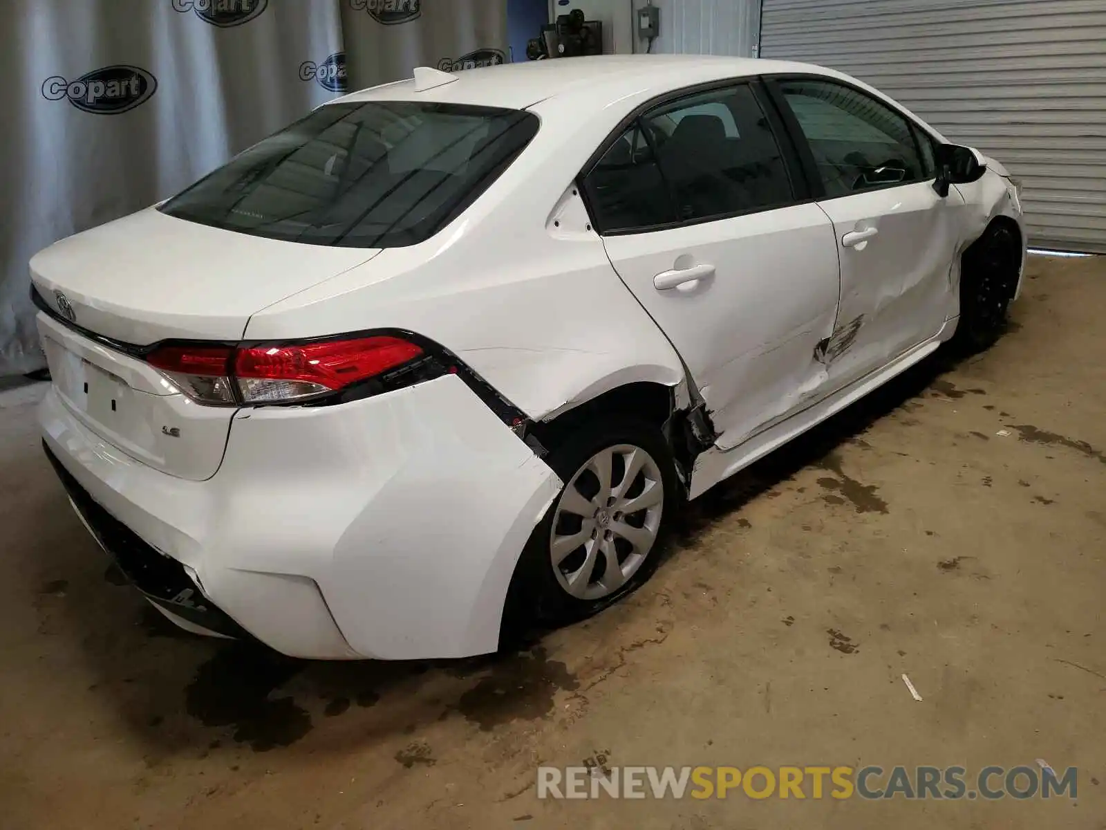 4 Photograph of a damaged car 5YFEPRAE5LP140572 TOYOTA COROLLA 2020