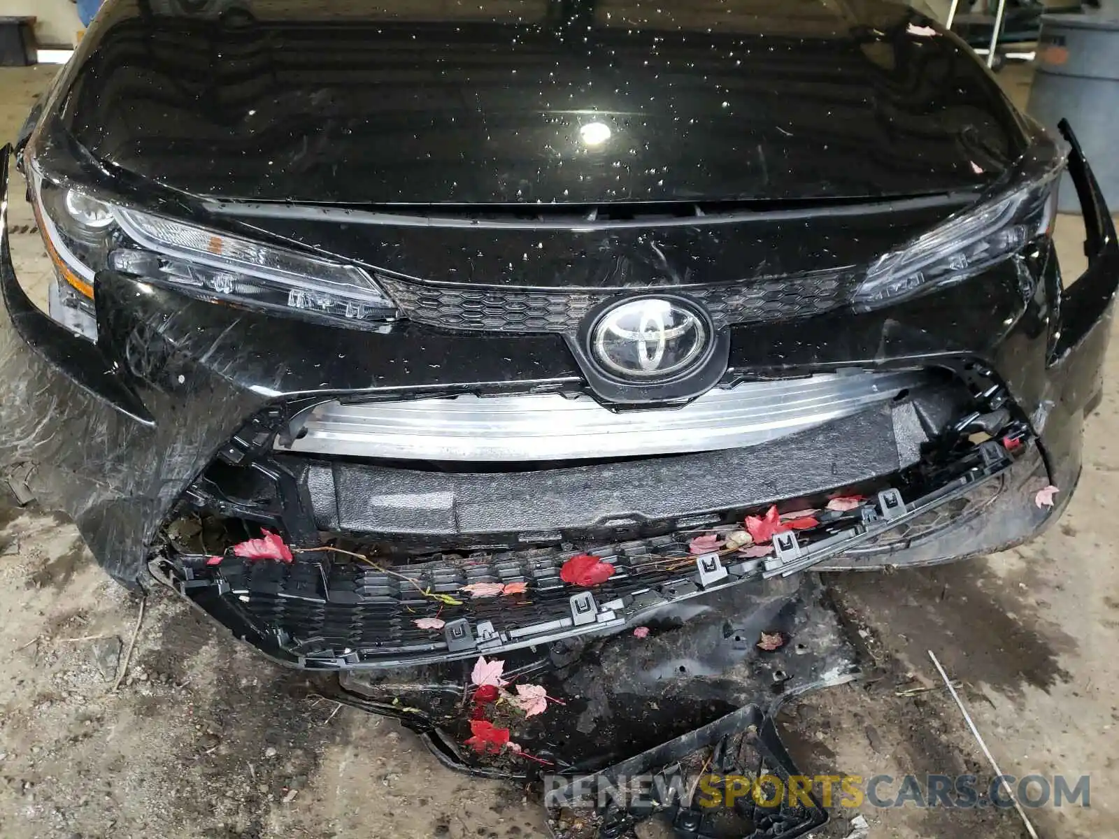 9 Photograph of a damaged car 5YFEPRAE5LP143164 TOYOTA COROLLA 2020