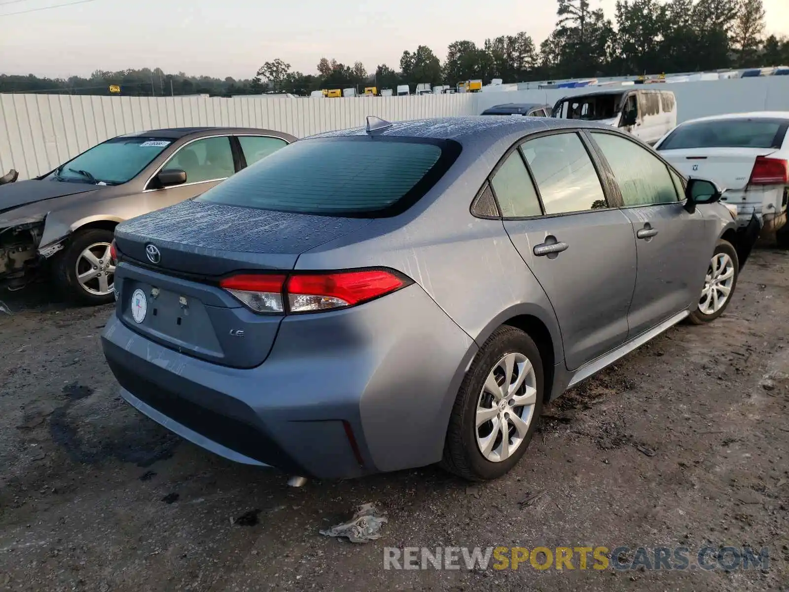 4 Photograph of a damaged car 5YFEPRAE6LP006198 TOYOTA COROLLA 2020