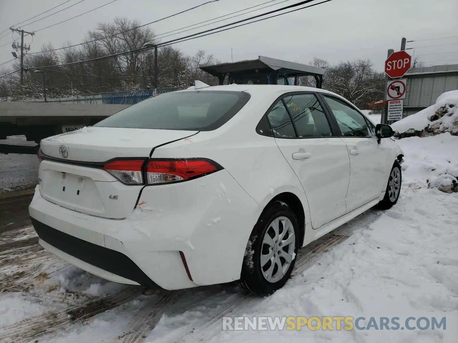 4 Photograph of a damaged car 5YFEPRAE6LP007061 TOYOTA COROLLA 2020