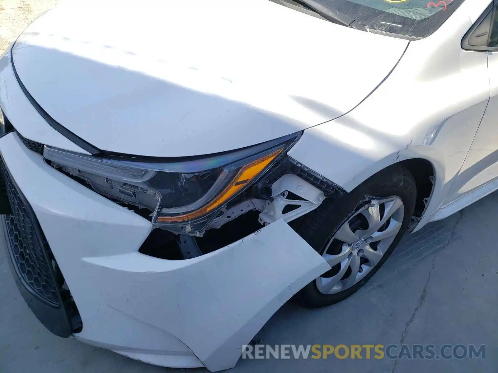 9 Photograph of a damaged car 5YFEPRAE6LP007884 TOYOTA COROLLA 2020