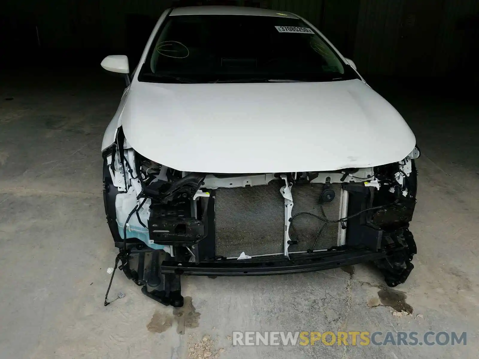 9 Photograph of a damaged car 5YFEPRAE6LP010848 TOYOTA COROLLA 2020