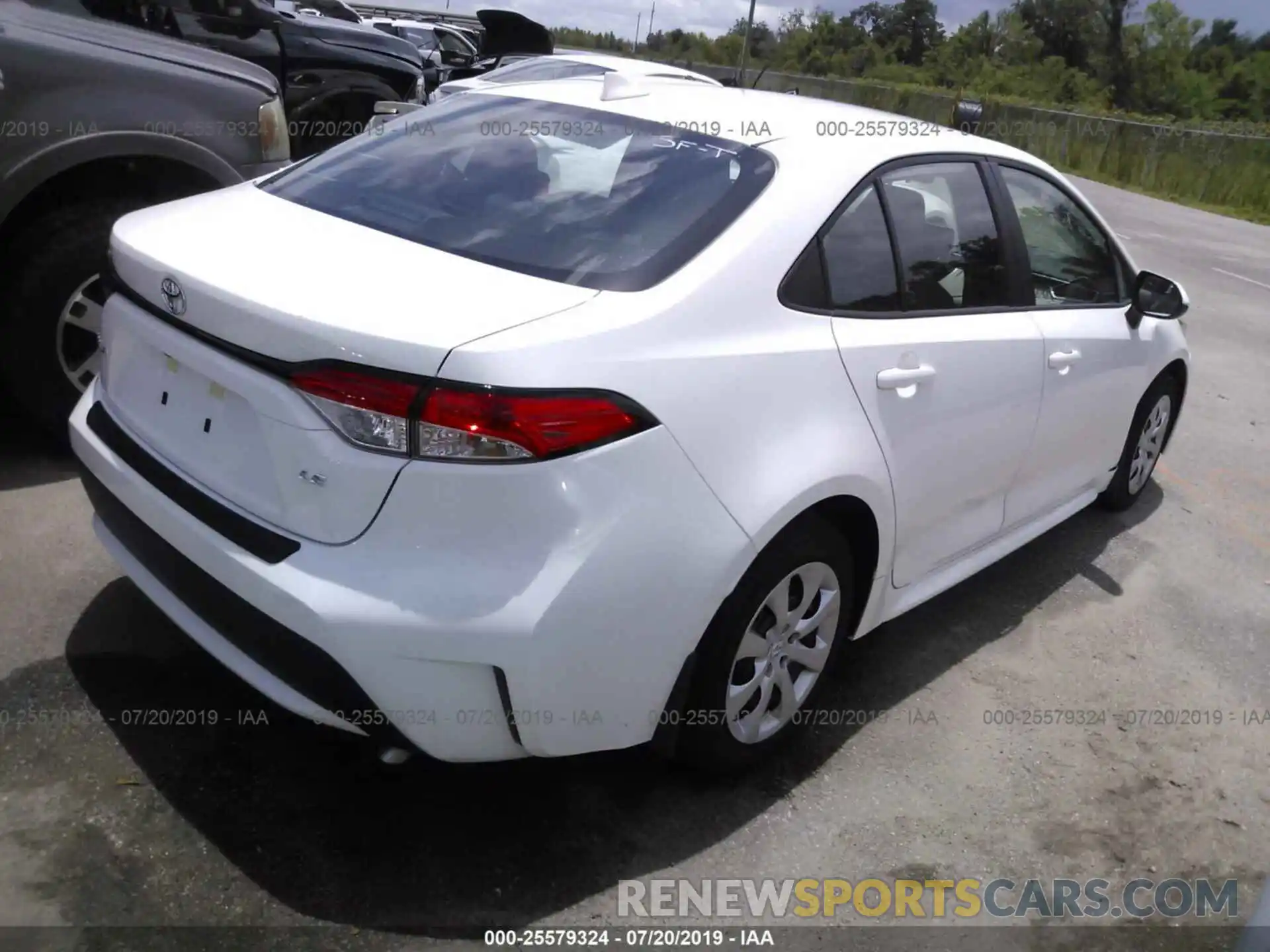 4 Photograph of a damaged car 5YFEPRAE6LP018576 TOYOTA COROLLA 2020