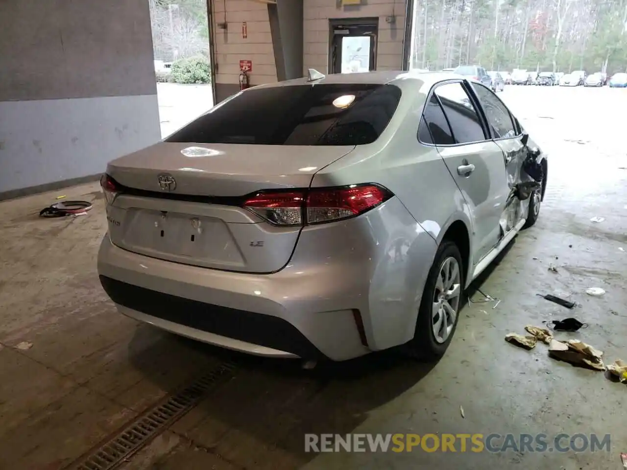 4 Photograph of a damaged car 5YFEPRAE6LP022126 TOYOTA COROLLA 2020