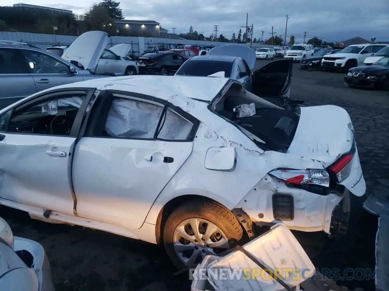 9 Photograph of a damaged car 5YFEPRAE6LP022210 TOYOTA COROLLA 2020