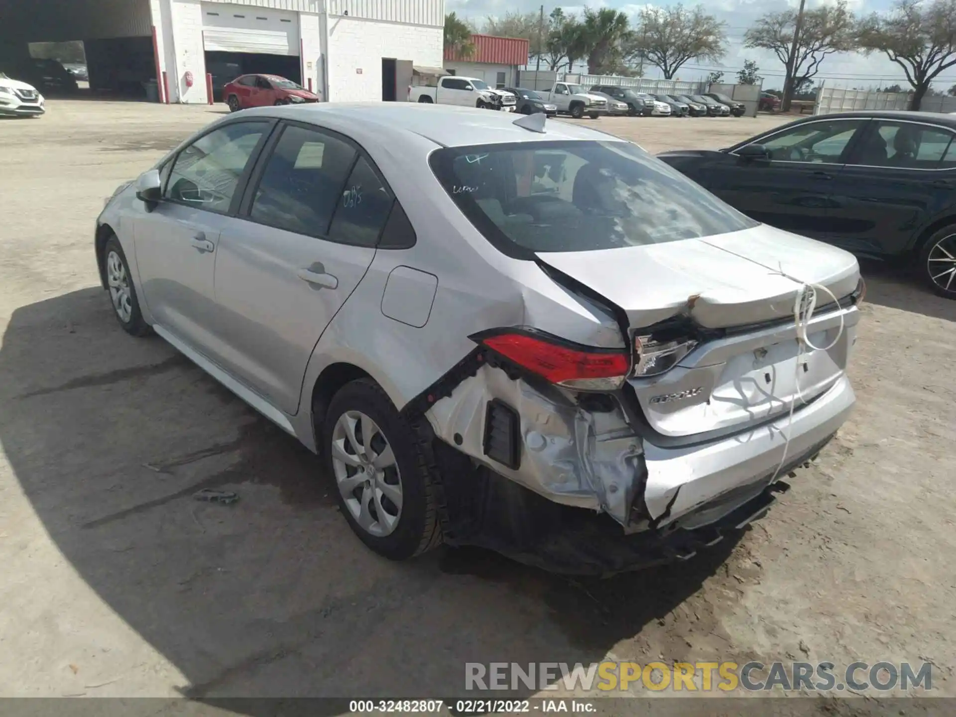 3 Photograph of a damaged car 5YFEPRAE6LP025298 TOYOTA COROLLA 2020