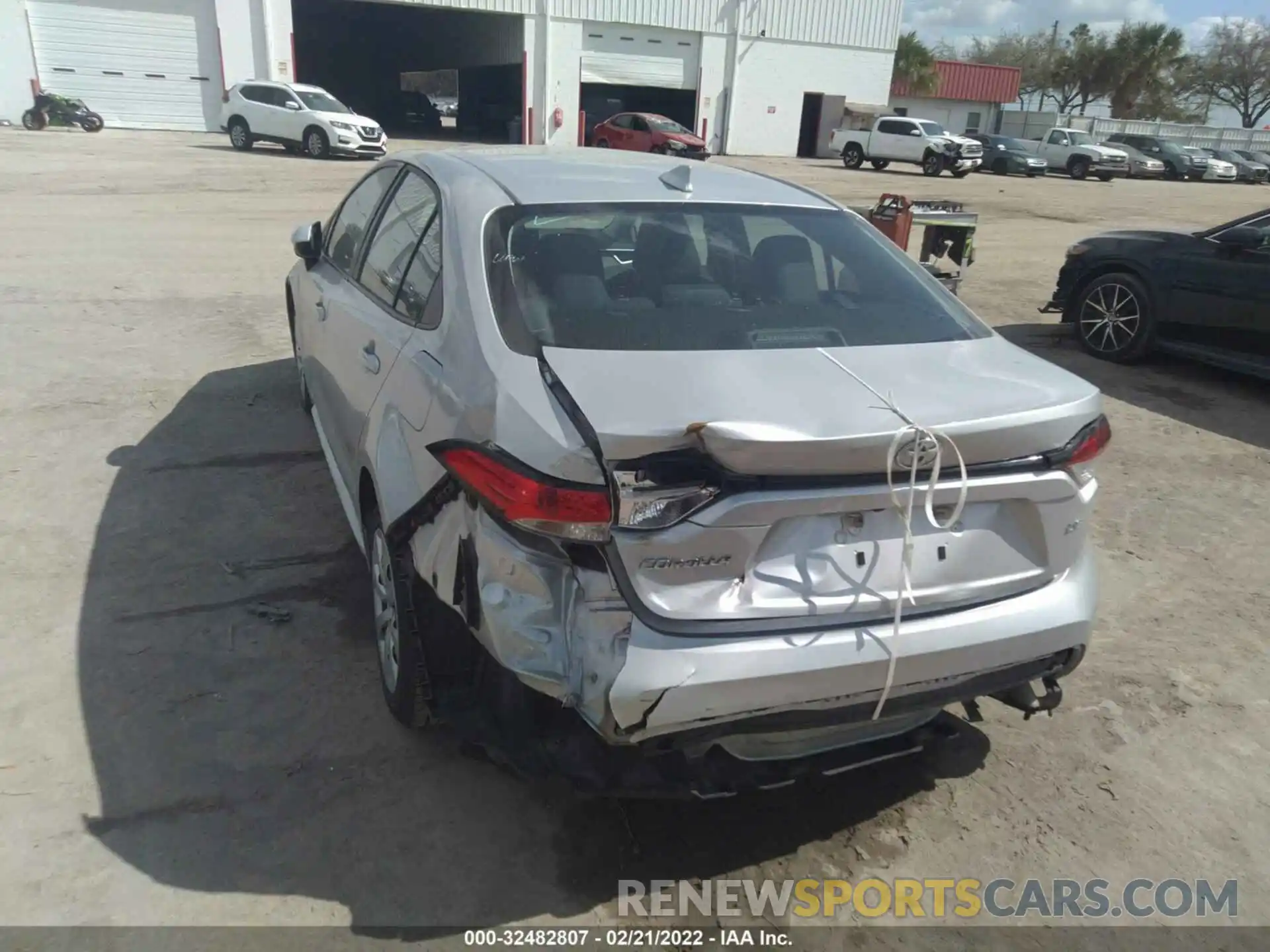 6 Photograph of a damaged car 5YFEPRAE6LP025298 TOYOTA COROLLA 2020