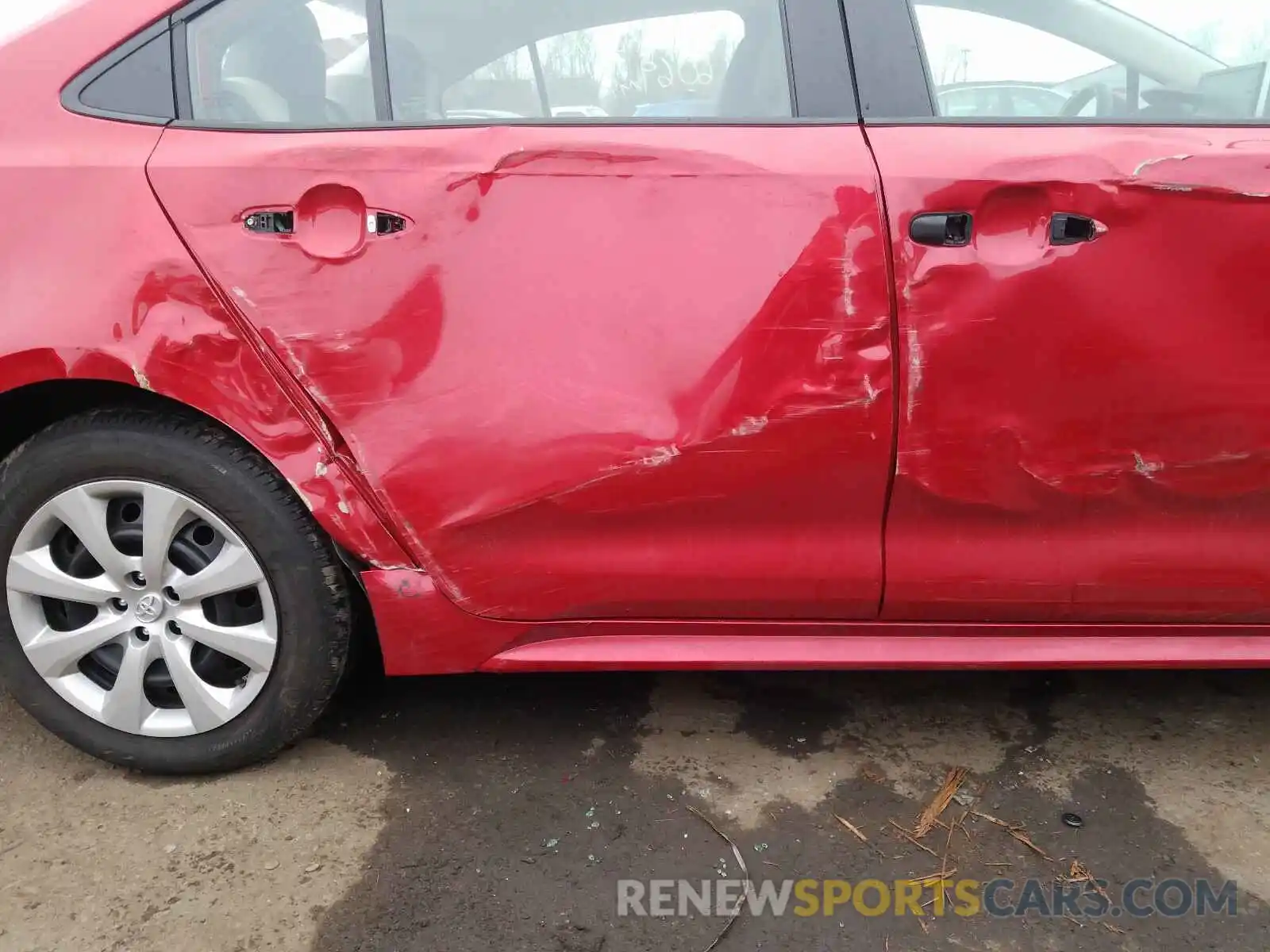 9 Photograph of a damaged car 5YFEPRAE6LP028394 TOYOTA COROLLA 2020