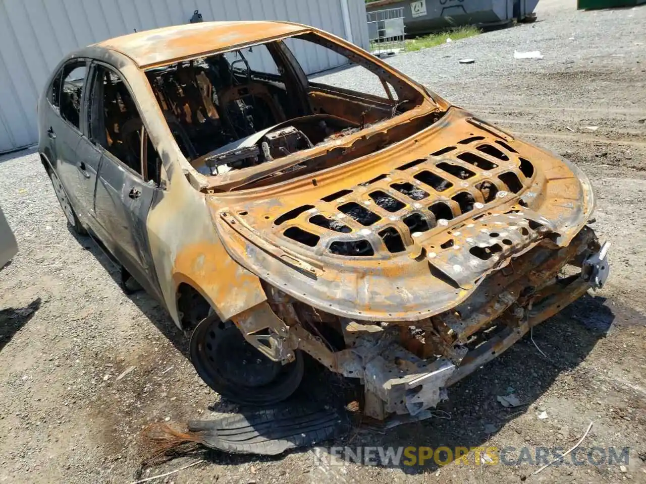 1 Photograph of a damaged car 5YFEPRAE6LP029075 TOYOTA COROLLA 2020