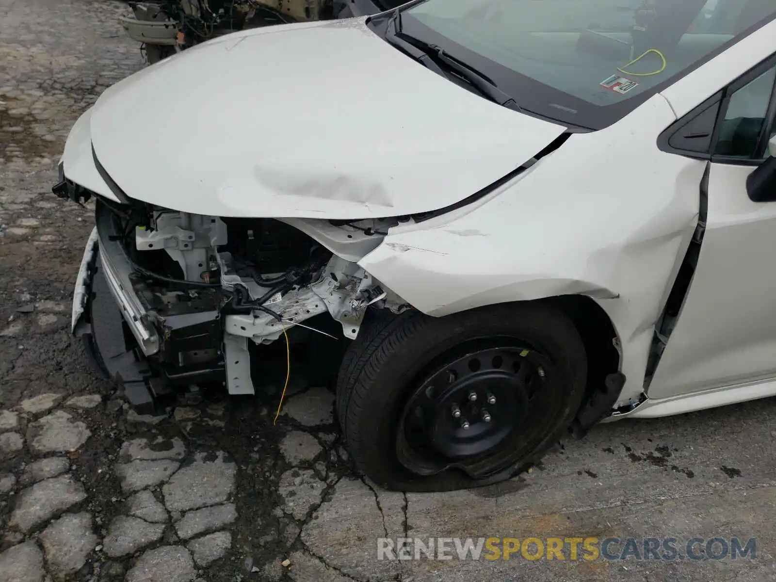 9 Photograph of a damaged car 5YFEPRAE6LP029349 TOYOTA COROLLA 2020