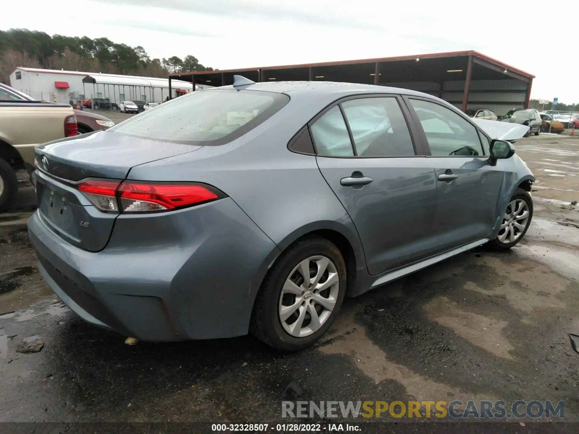 4 Photograph of a damaged car 5YFEPRAE6LP030033 TOYOTA COROLLA 2020