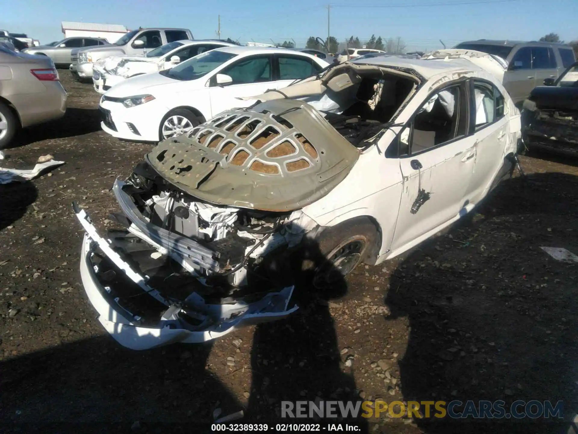 2 Photograph of a damaged car 5YFEPRAE6LP031635 TOYOTA COROLLA 2020