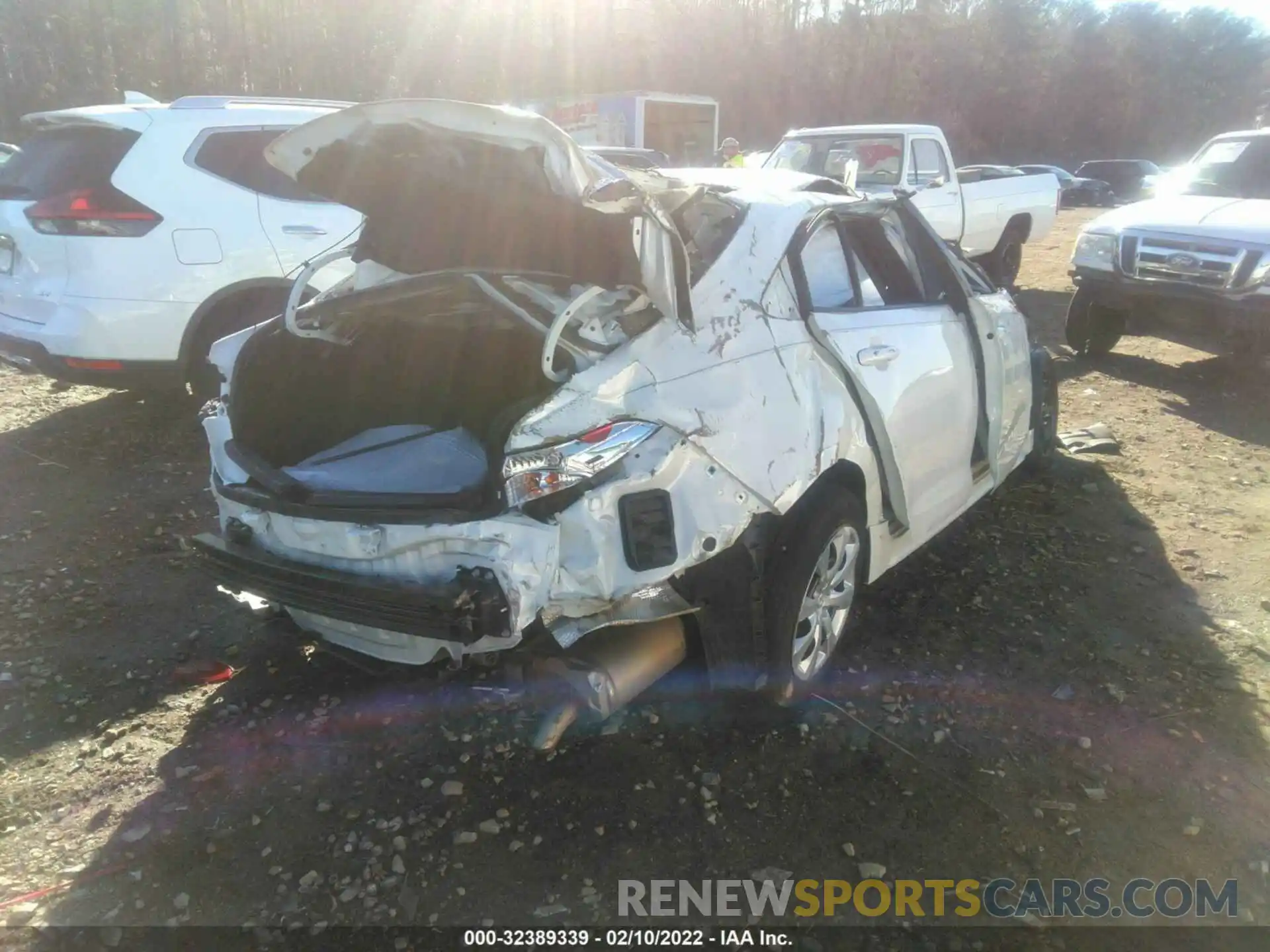 4 Photograph of a damaged car 5YFEPRAE6LP031635 TOYOTA COROLLA 2020