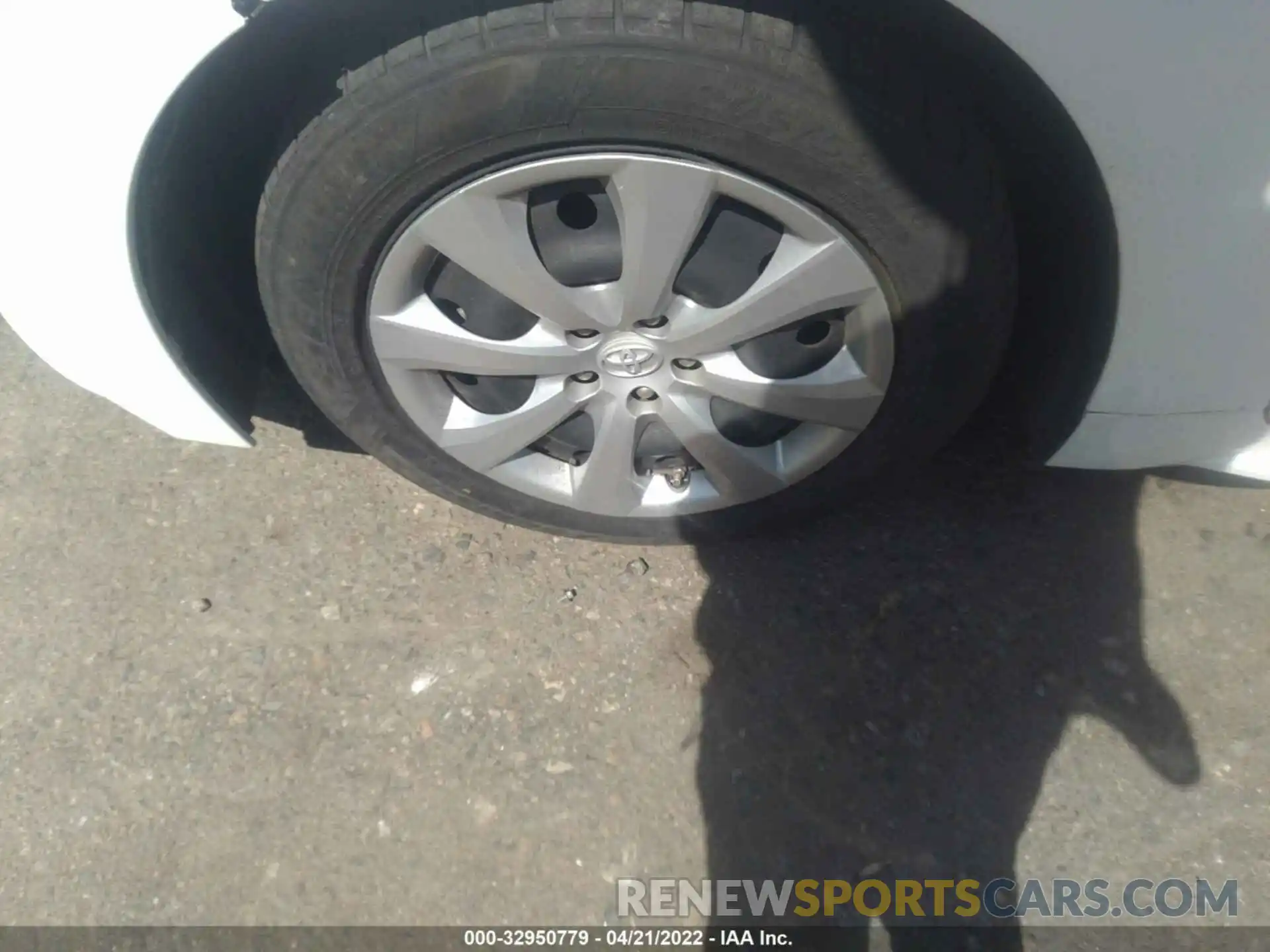 12 Photograph of a damaged car 5YFEPRAE6LP032591 TOYOTA COROLLA 2020