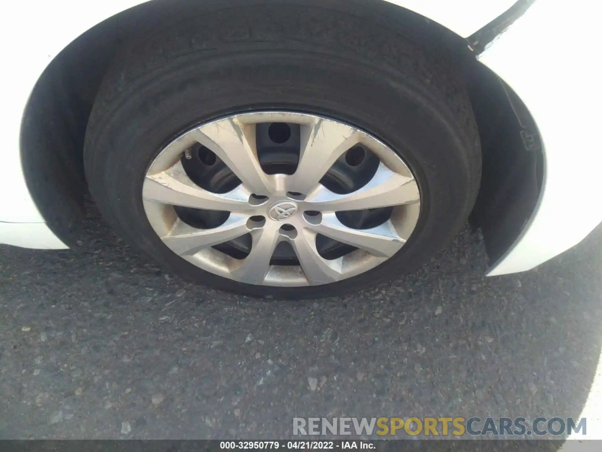 14 Photograph of a damaged car 5YFEPRAE6LP032591 TOYOTA COROLLA 2020