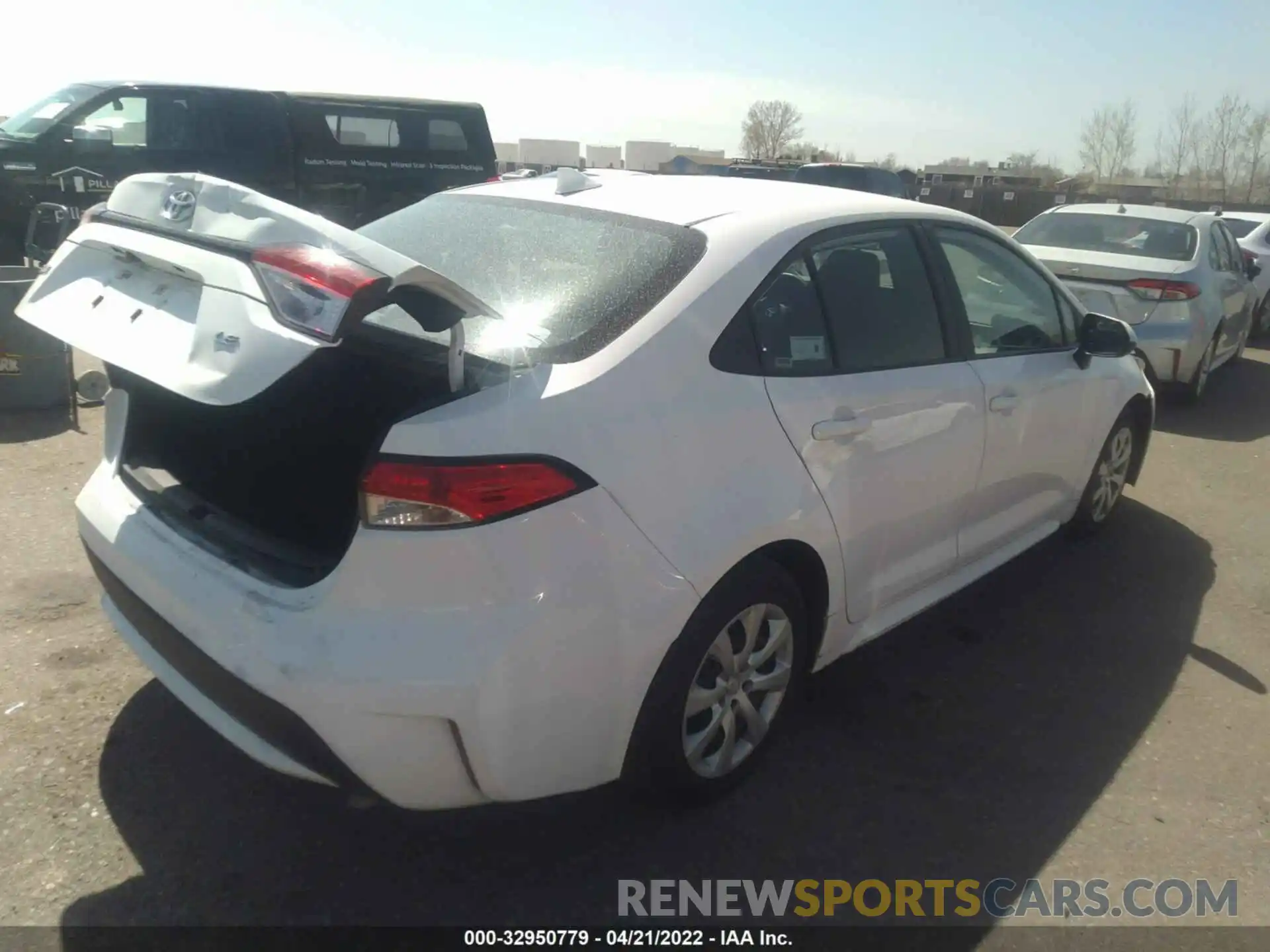 4 Photograph of a damaged car 5YFEPRAE6LP032591 TOYOTA COROLLA 2020