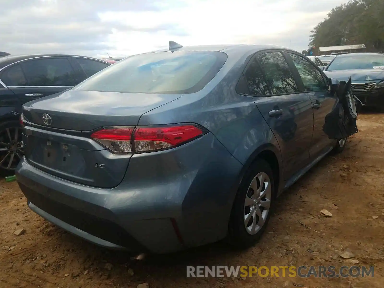 4 Photograph of a damaged car 5YFEPRAE6LP039489 TOYOTA COROLLA 2020