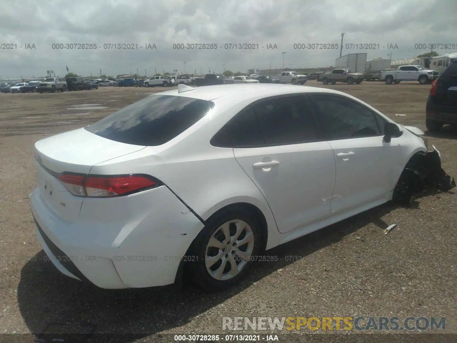 4 Photograph of a damaged car 5YFEPRAE6LP042117 TOYOTA COROLLA 2020