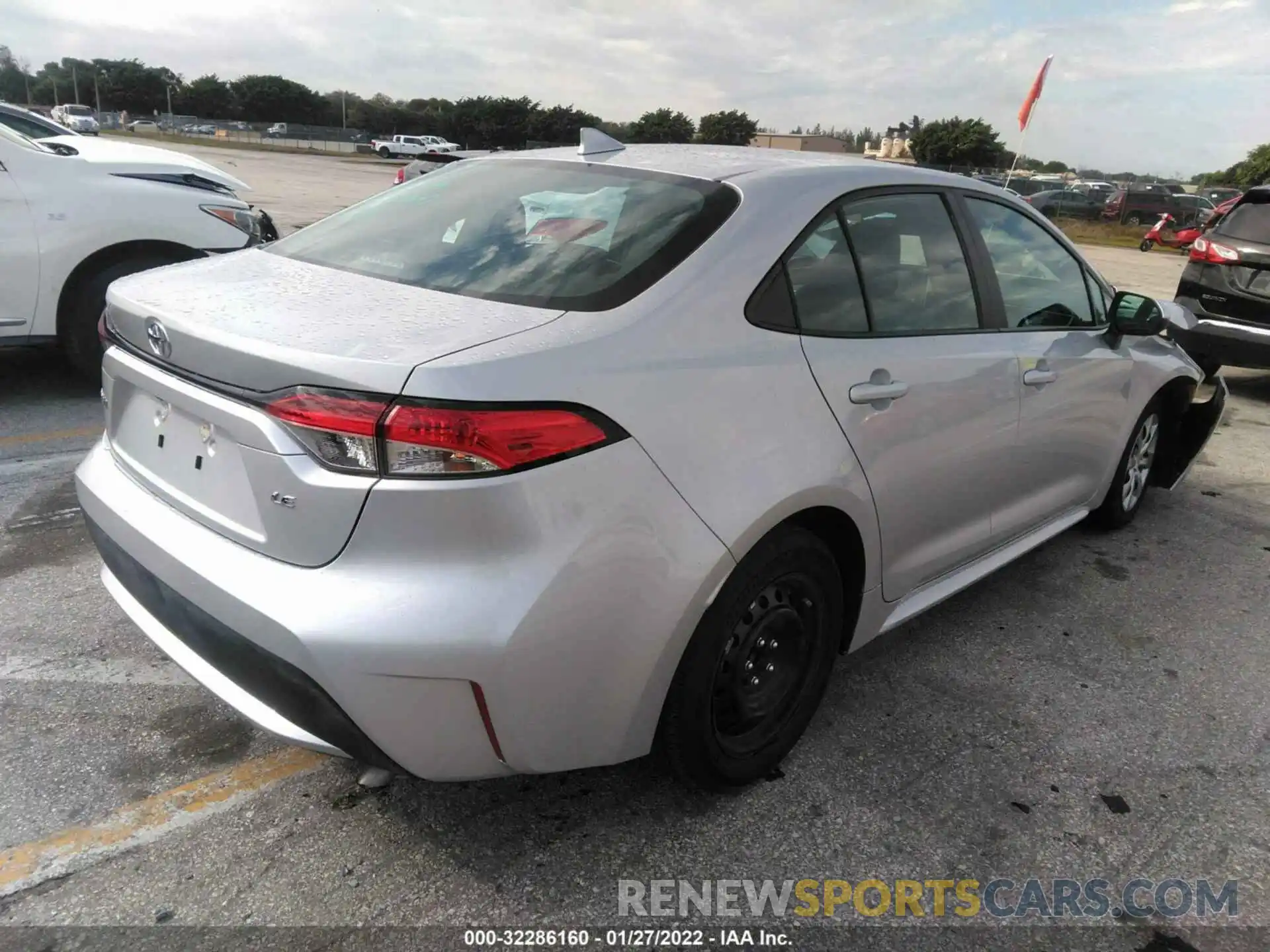 4 Photograph of a damaged car 5YFEPRAE6LP045454 TOYOTA COROLLA 2020