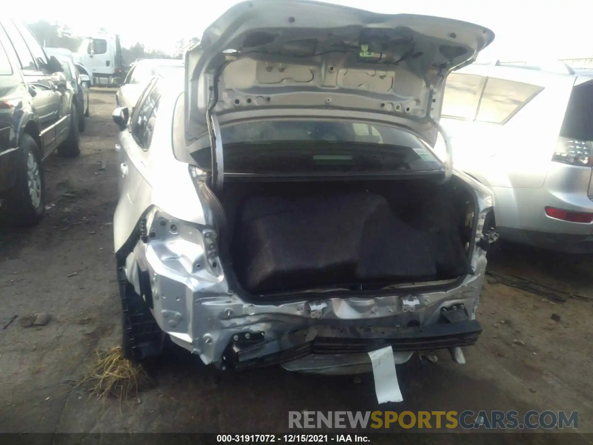 6 Photograph of a damaged car 5YFEPRAE6LP045681 TOYOTA COROLLA 2020