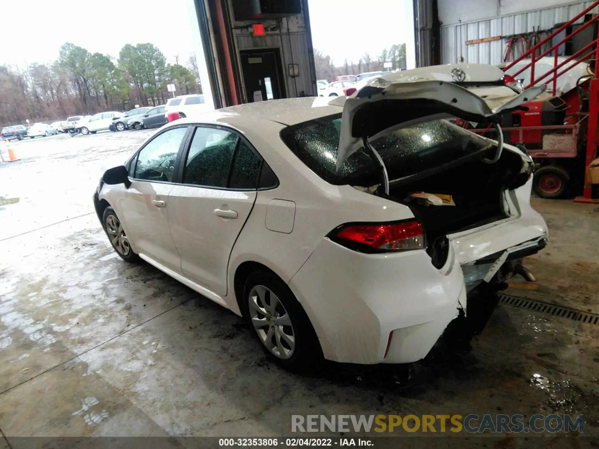 3 Photograph of a damaged car 5YFEPRAE6LP047074 TOYOTA COROLLA 2020