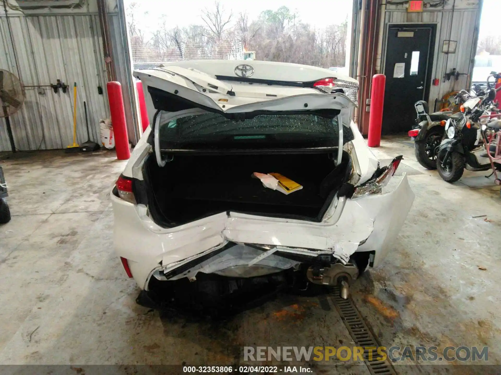 6 Photograph of a damaged car 5YFEPRAE6LP047074 TOYOTA COROLLA 2020