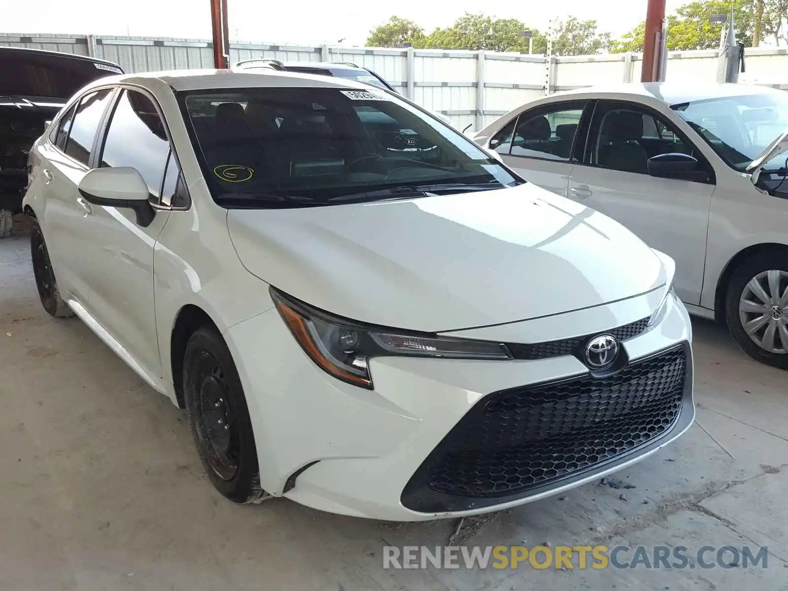 1 Photograph of a damaged car 5YFEPRAE6LP057054 TOYOTA COROLLA 2020