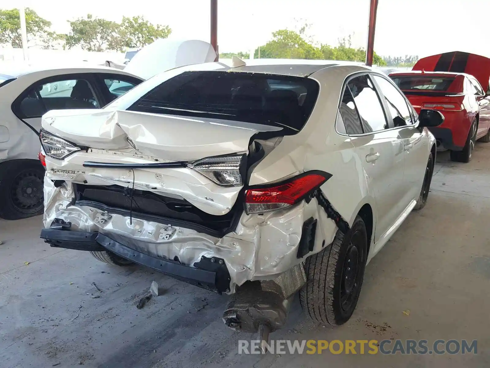 4 Photograph of a damaged car 5YFEPRAE6LP057054 TOYOTA COROLLA 2020