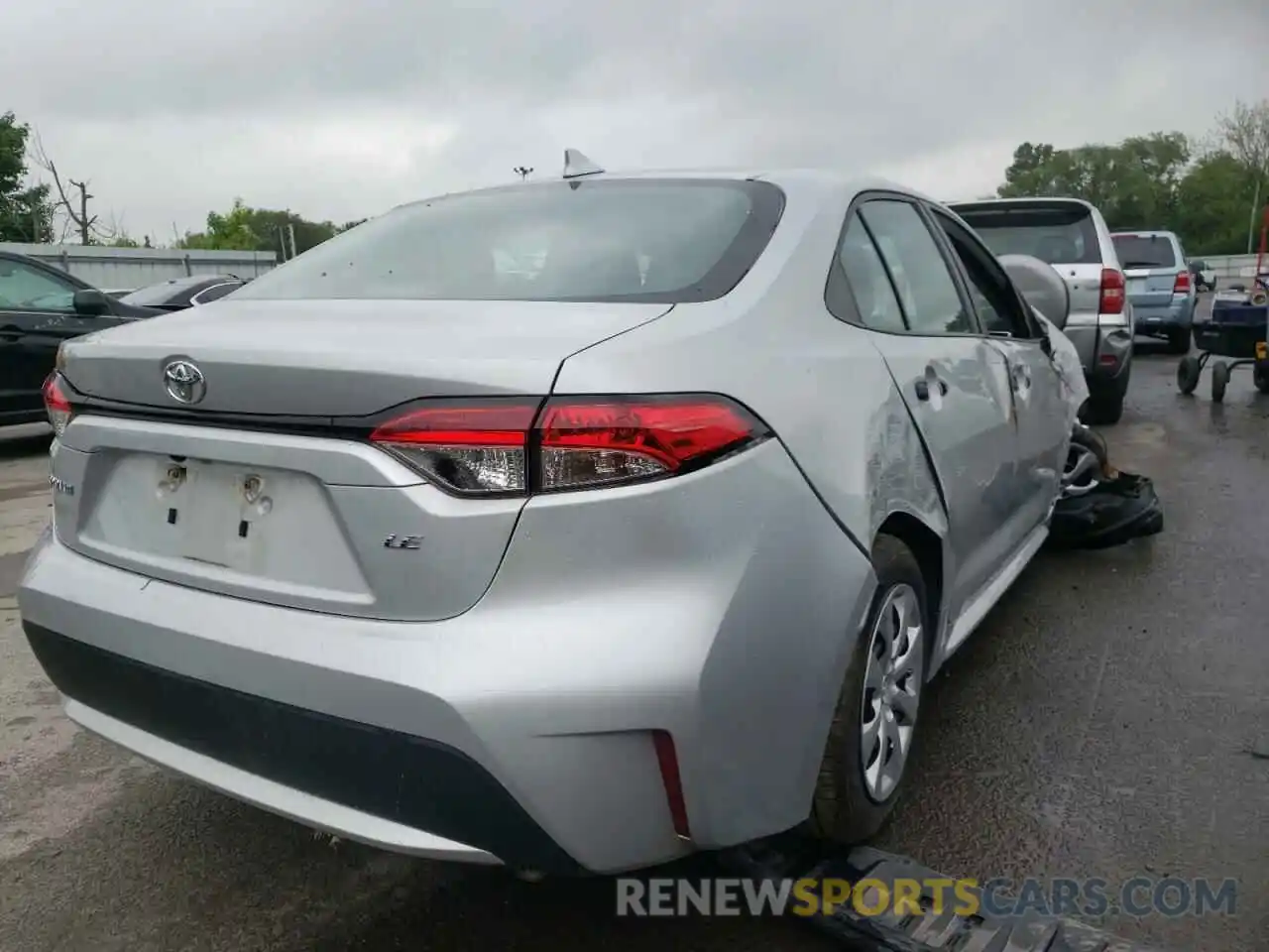 4 Photograph of a damaged car 5YFEPRAE6LP060746 TOYOTA COROLLA 2020