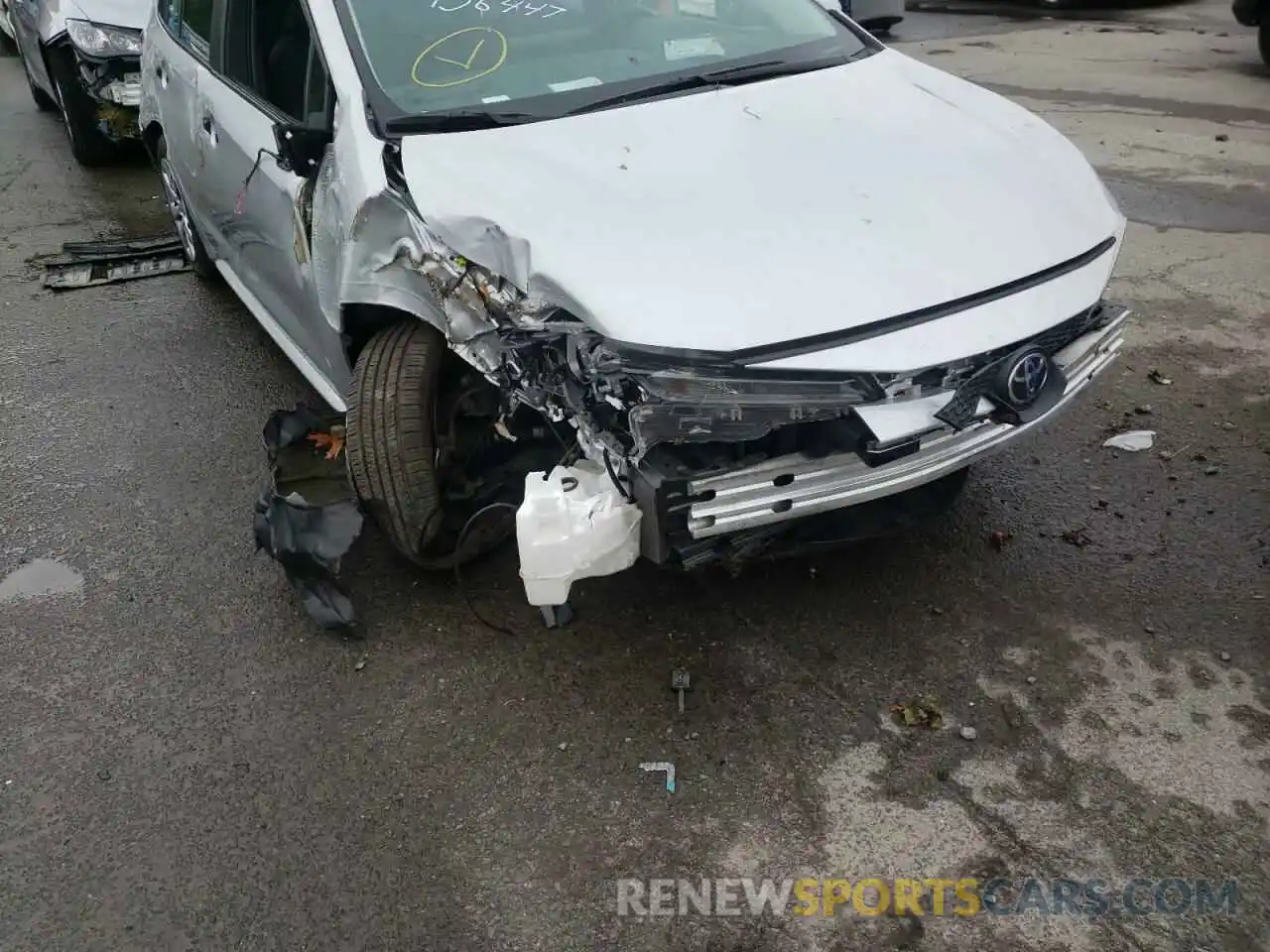 9 Photograph of a damaged car 5YFEPRAE6LP060746 TOYOTA COROLLA 2020