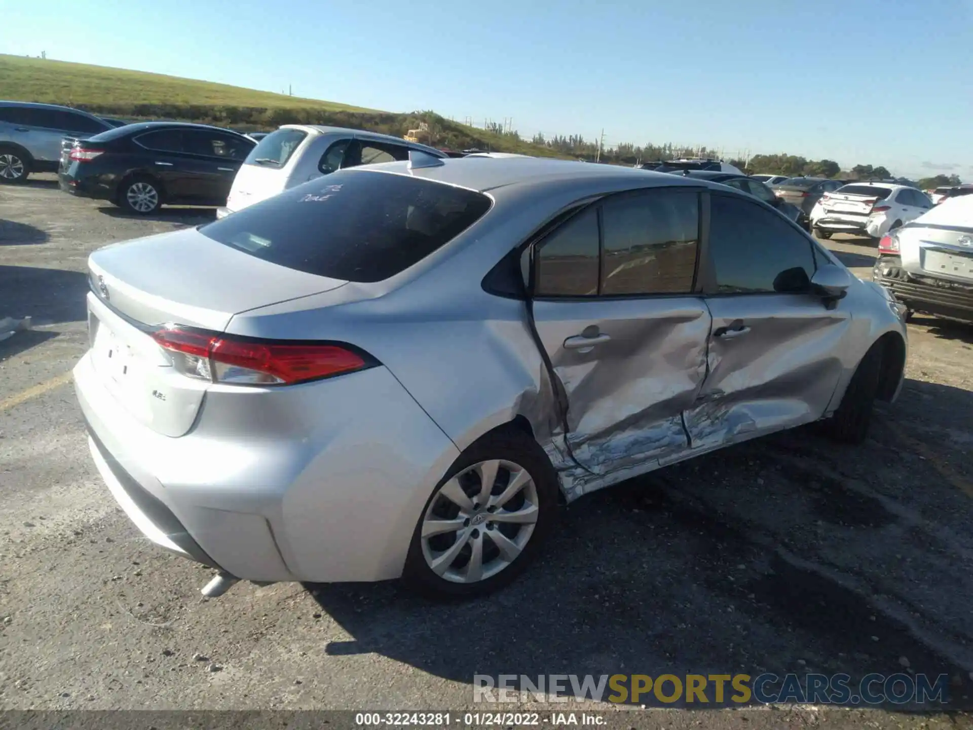 4 Photograph of a damaged car 5YFEPRAE6LP060794 TOYOTA COROLLA 2020